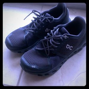 On cloud stratus Swiss engineering shoes size 8